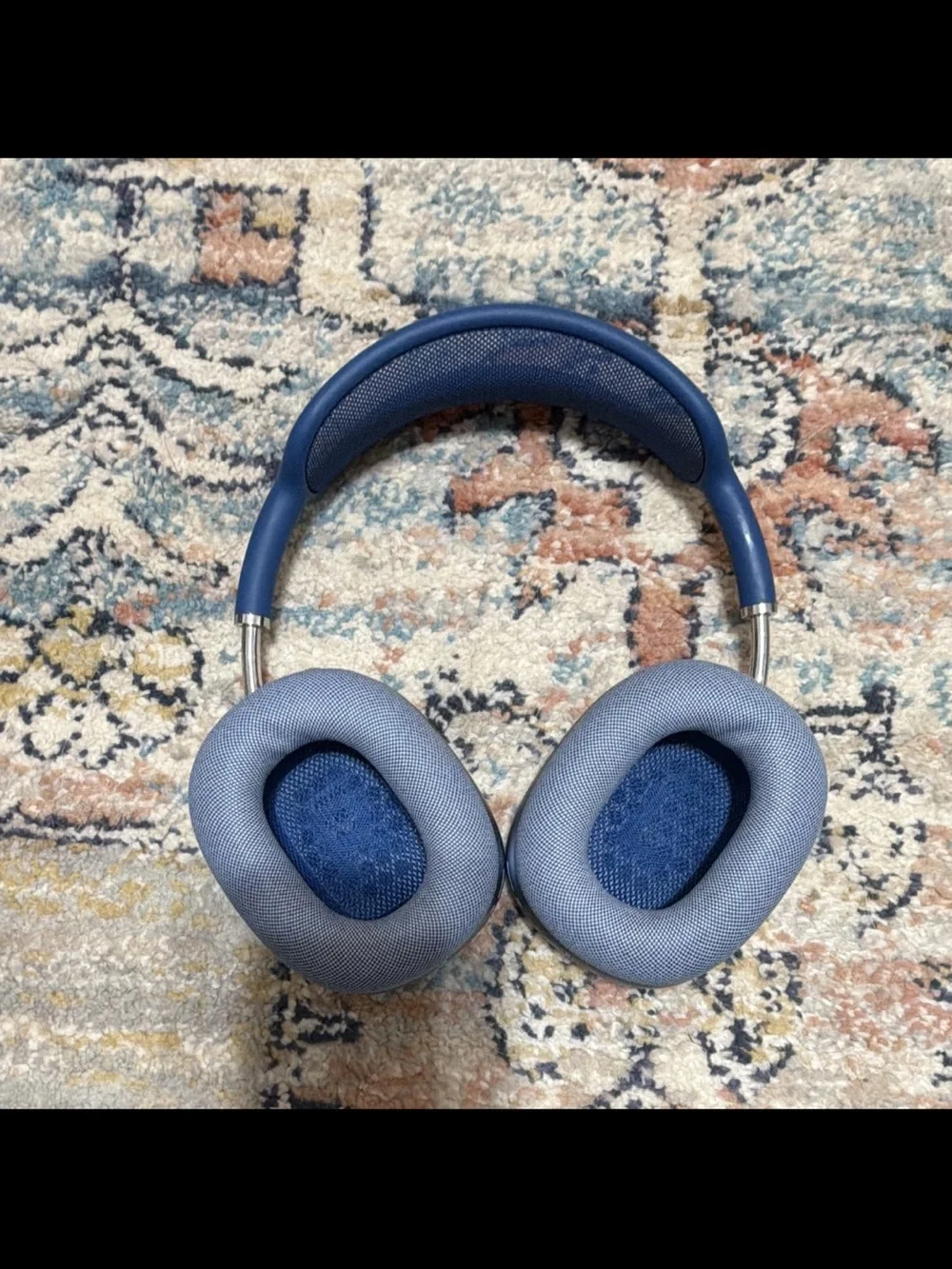Apple AirPods Max in Navy Blue and Silver